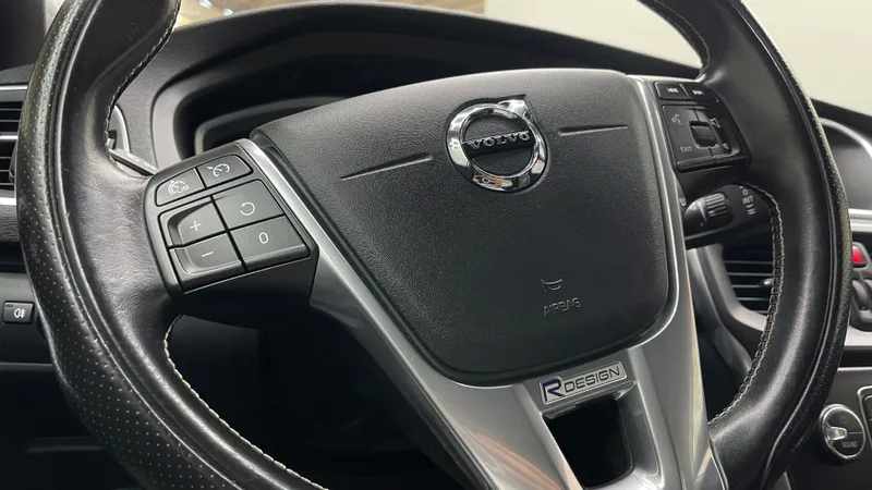 volvo-v40-2017-diesel-1969cc