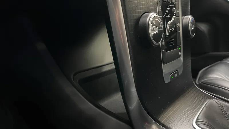 volvo-v40-2017-diesel-1969cc