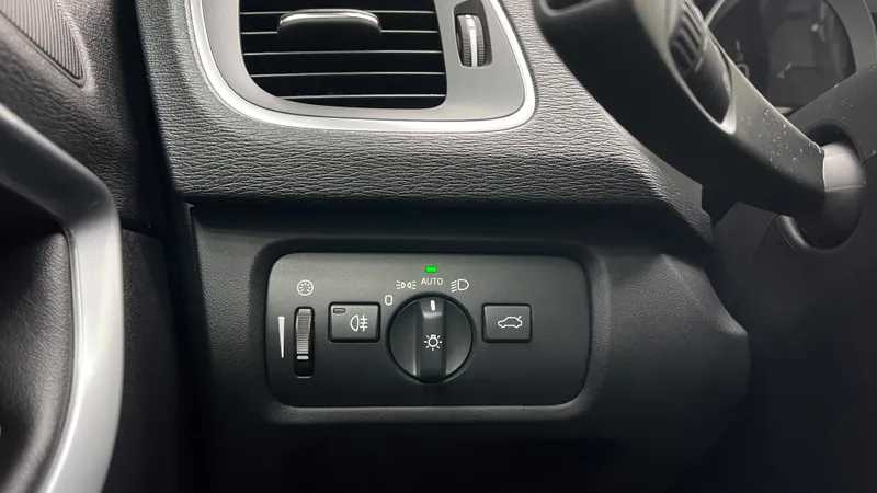 volvo-v40-2017-diesel-1969cc