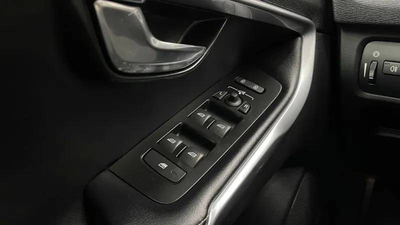 volvo-v40-2017-diesel-1969cc