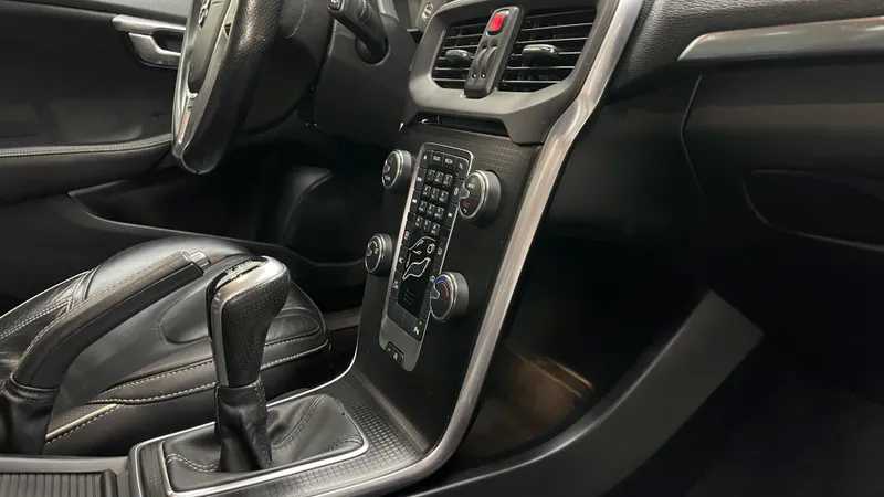 volvo-v40-2017-diesel-1969cc