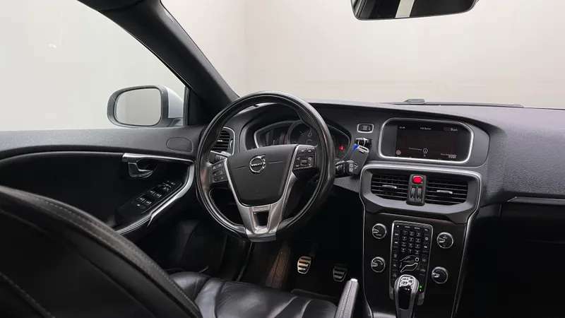 volvo-v40-2017-diesel-1969cc