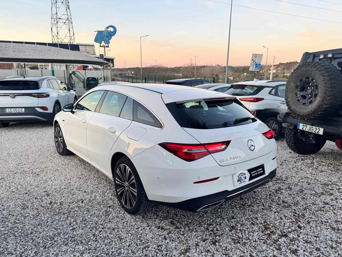 mercedes-benz-cla-250-e-2020-gasolina-1332cc