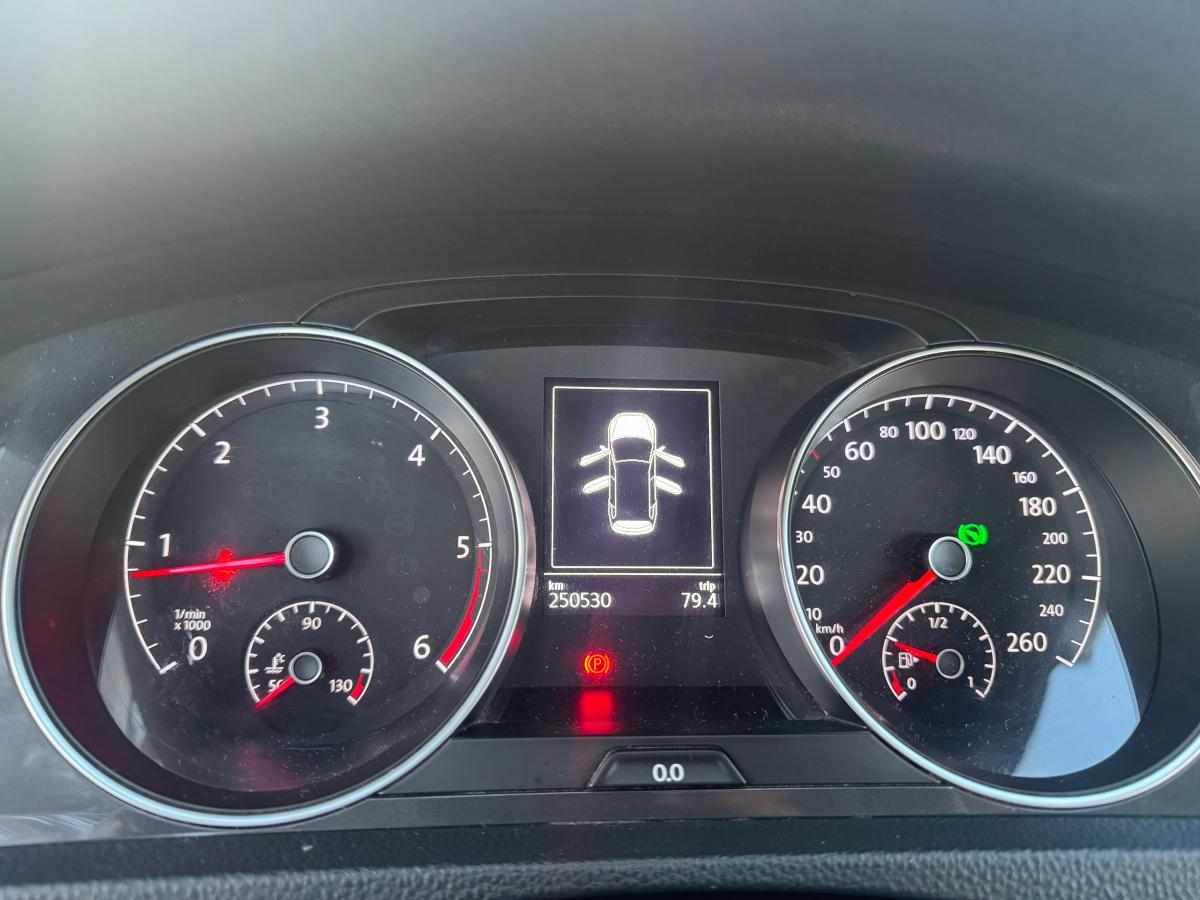 volkswagen-golf-1-6-tdi-bluemotion-2017-diesel-1598cc