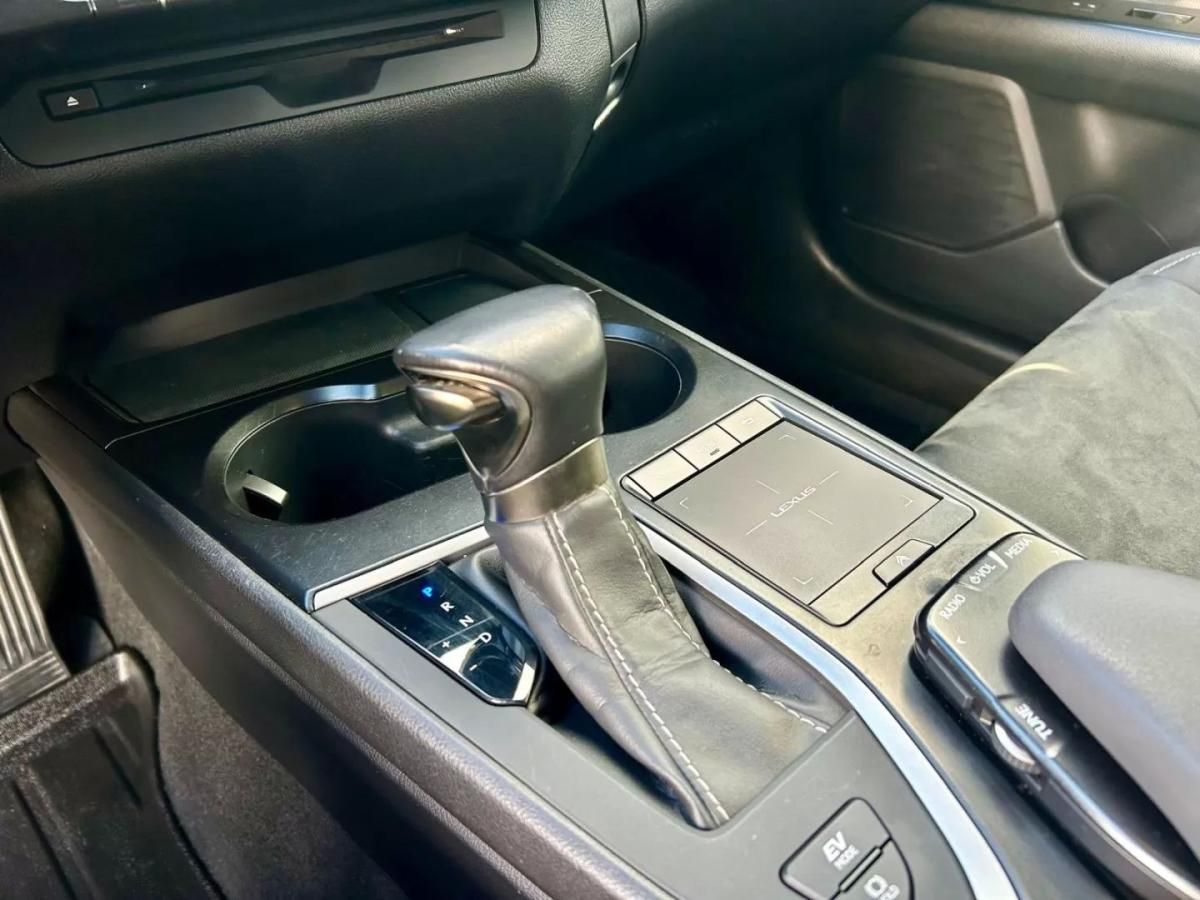 lexus-ux-2021-hibrido-a-gasolina-1998cc