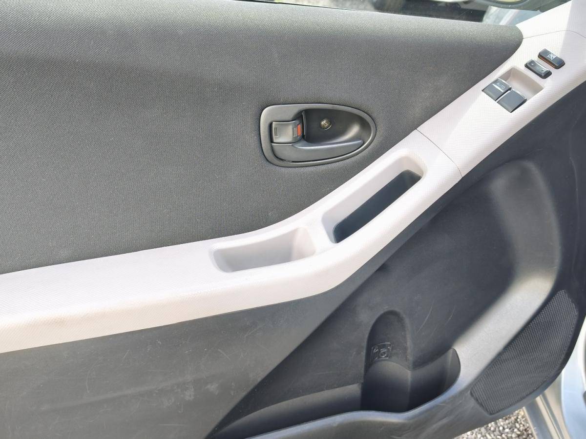 toyota-yaris-2006-gasolina-998cc