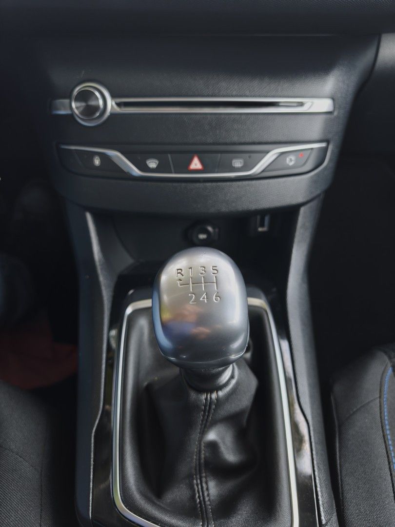 peugeot-308-sw-2018-gasolina-1199cc