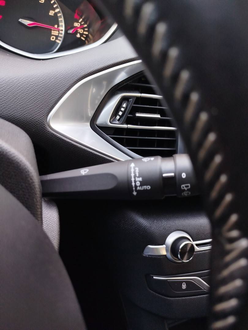 peugeot-308-2016-gasolina-1199cc
