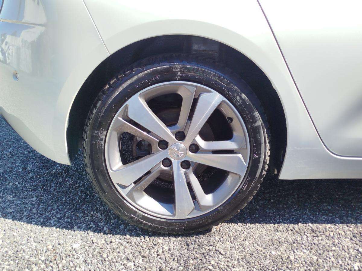peugeot-308-2016-gasolina-1199cc