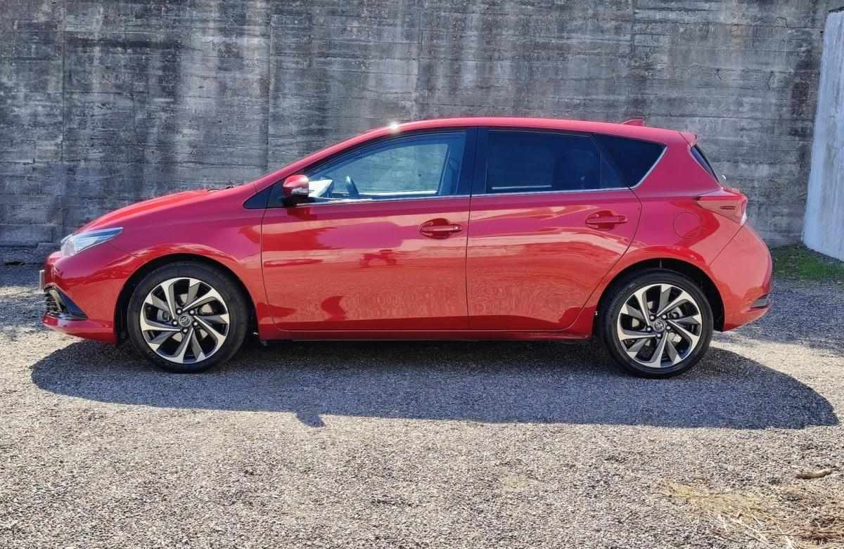 toyota-auris-2015-gasolina-1197cc