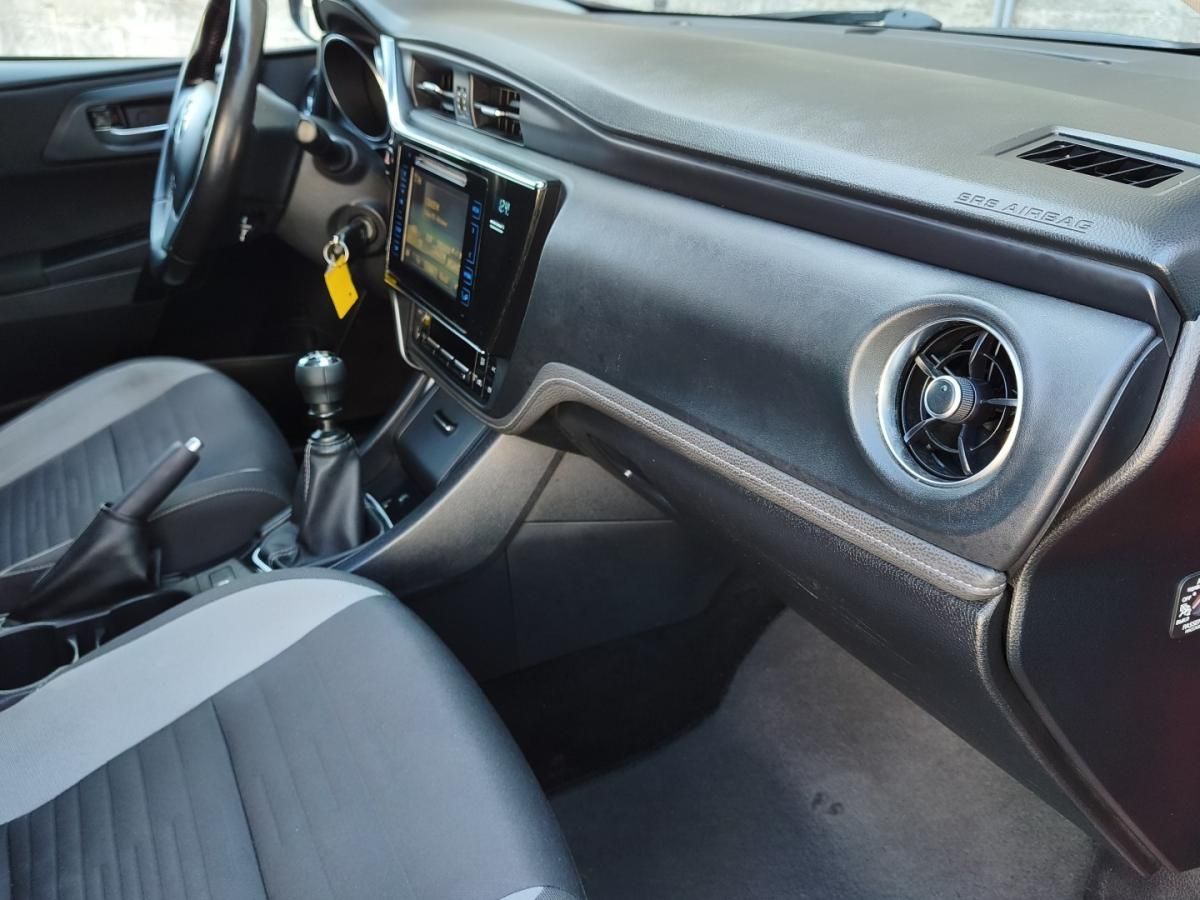 toyota-auris-2015-gasolina-1197cc