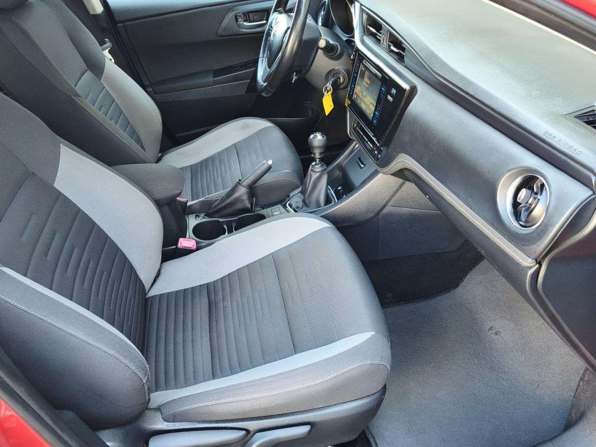 toyota-auris-2015-gasolina-1197cc