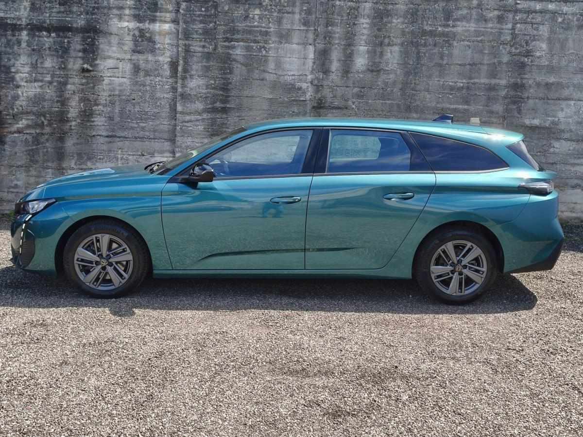 peugeot-308-sw-2023-gasolina-1199cc