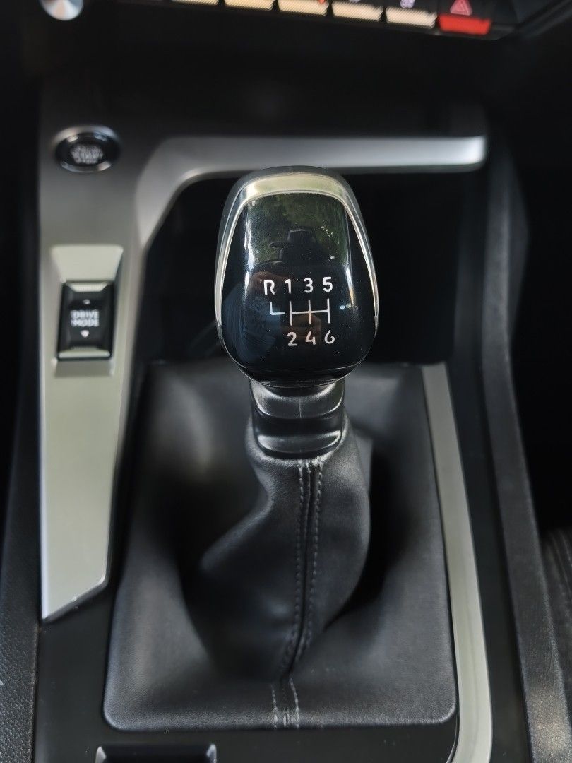 peugeot-308-sw-2023-gasolina-1199cc