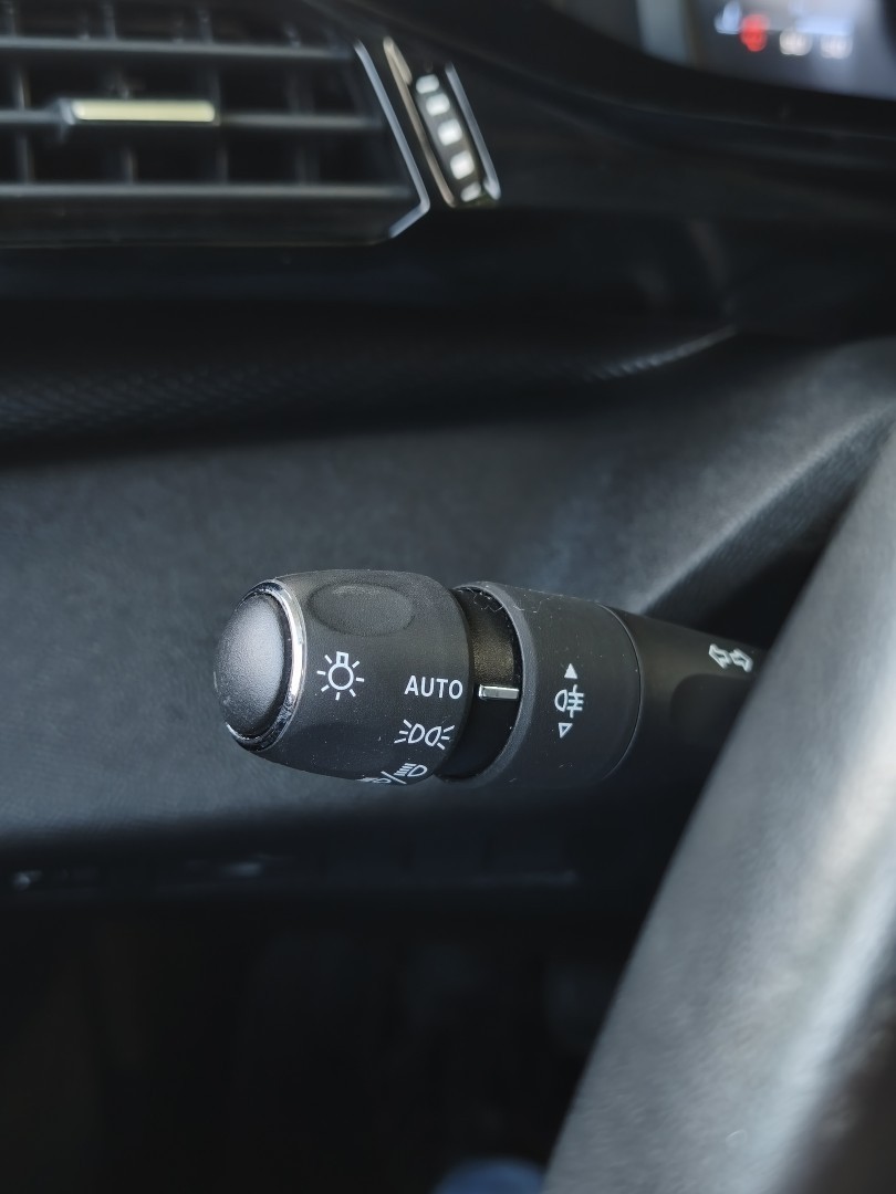 peugeot-308-sw-2023-gasolina-1199cc
