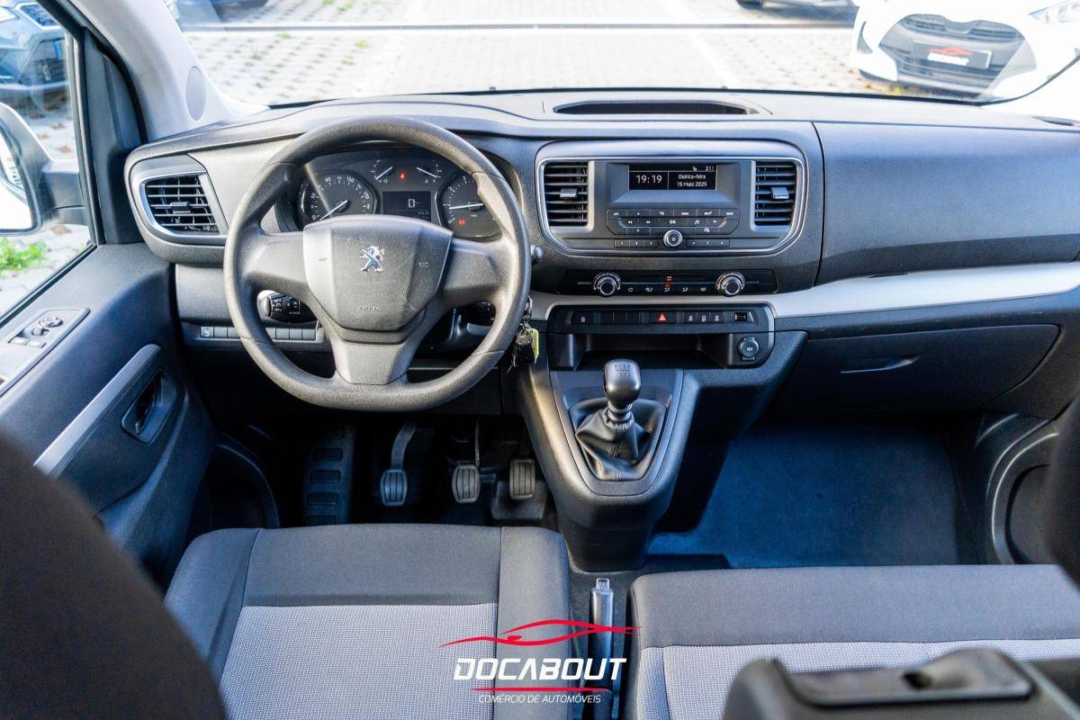 peugeot-traveller-2016-diesel-1560cc