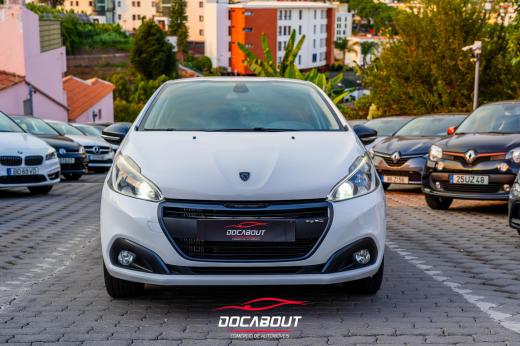 peugeot-208-2015-gasolina-1199cc