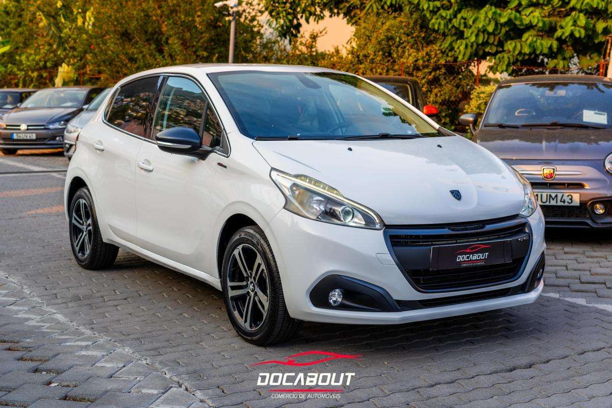 peugeot-208-2015-gasolina-1199cc