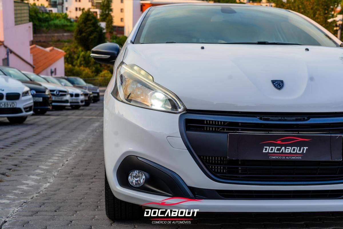 peugeot-208-2015-gasolina-1199cc