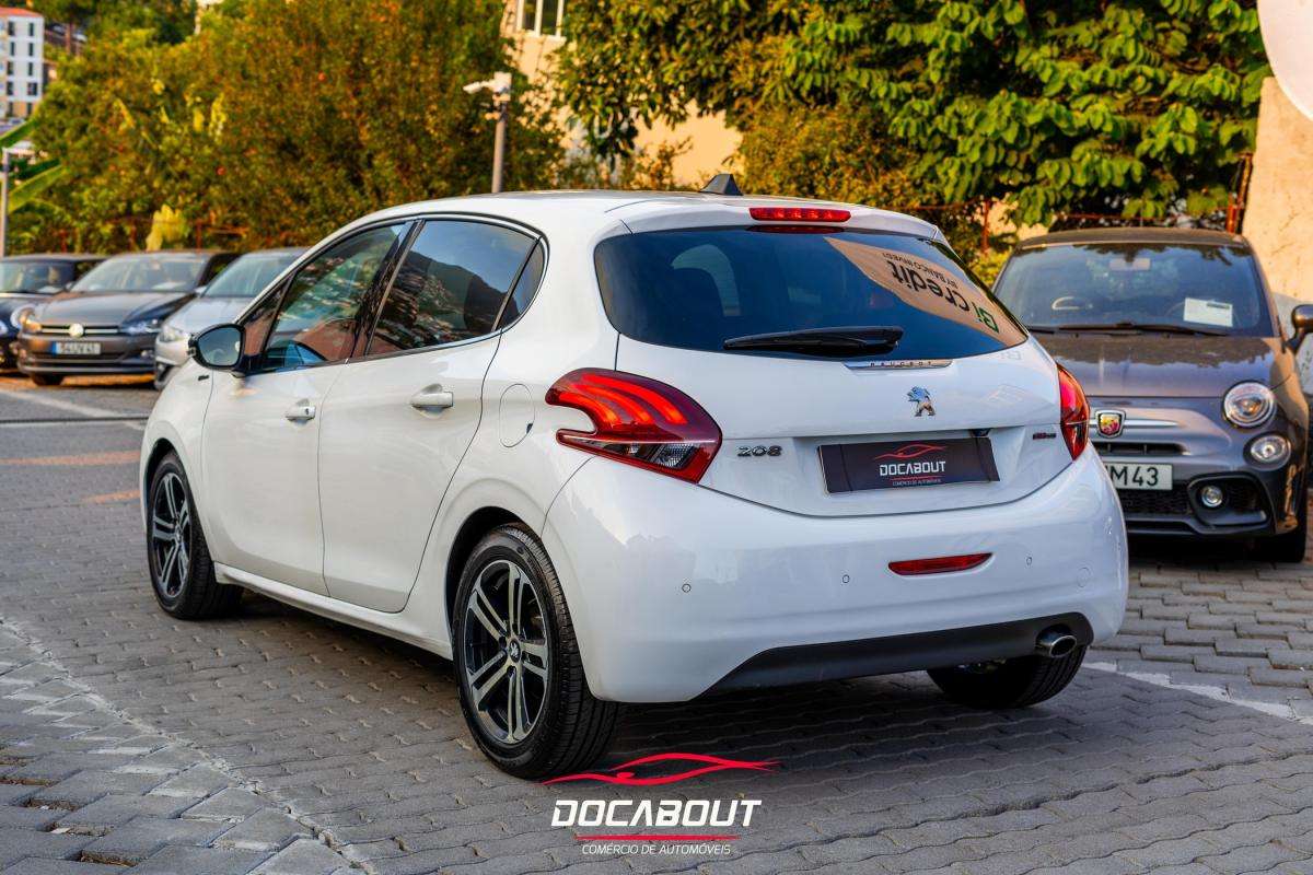 peugeot-208-2015-gasolina-1199cc