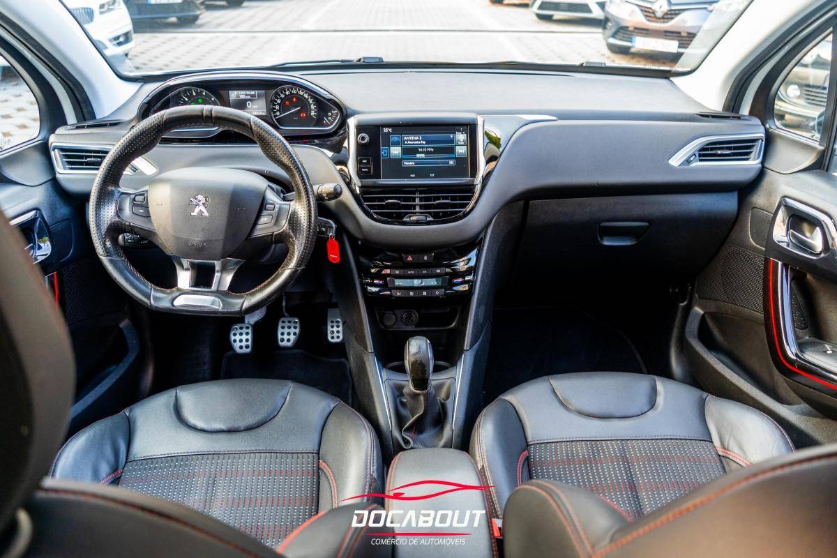 peugeot-208-2015-gasolina-1199cc