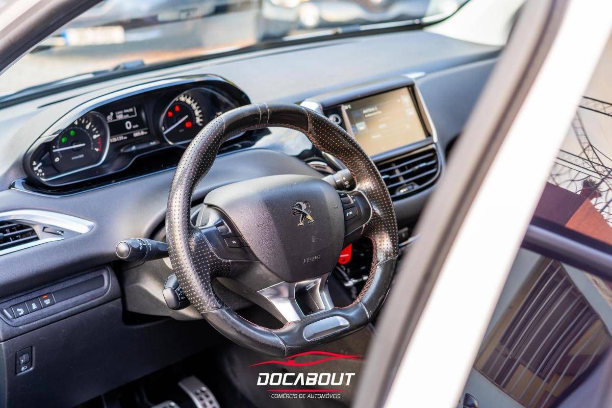 peugeot-208-2015-gasolina-1199cc