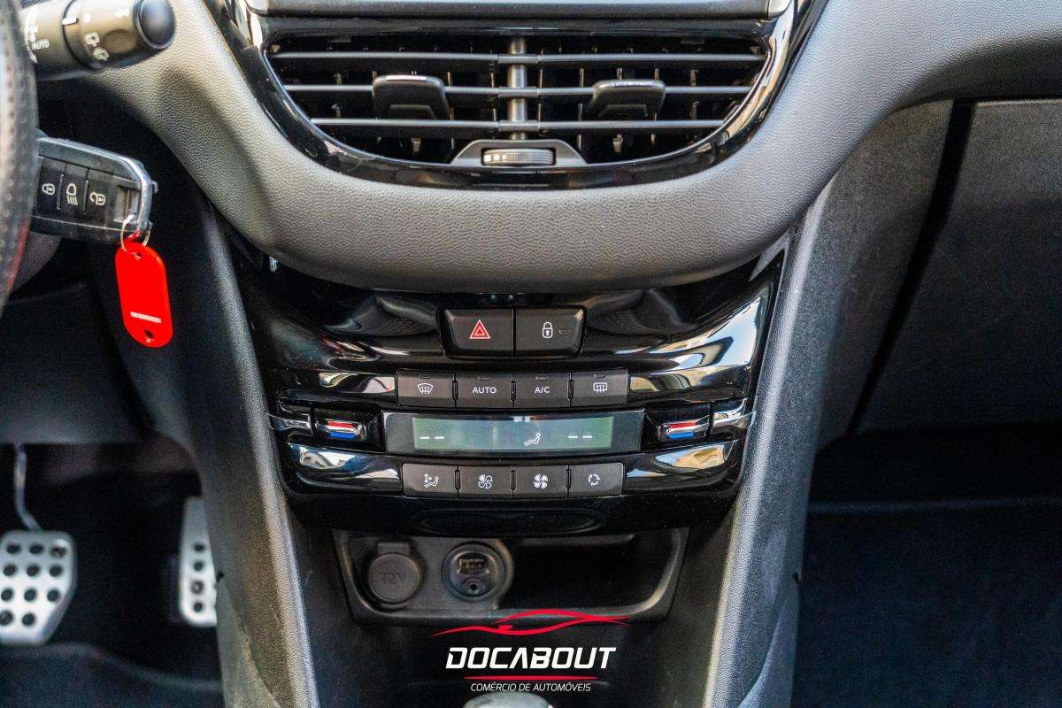 peugeot-208-2015-gasolina-1199cc