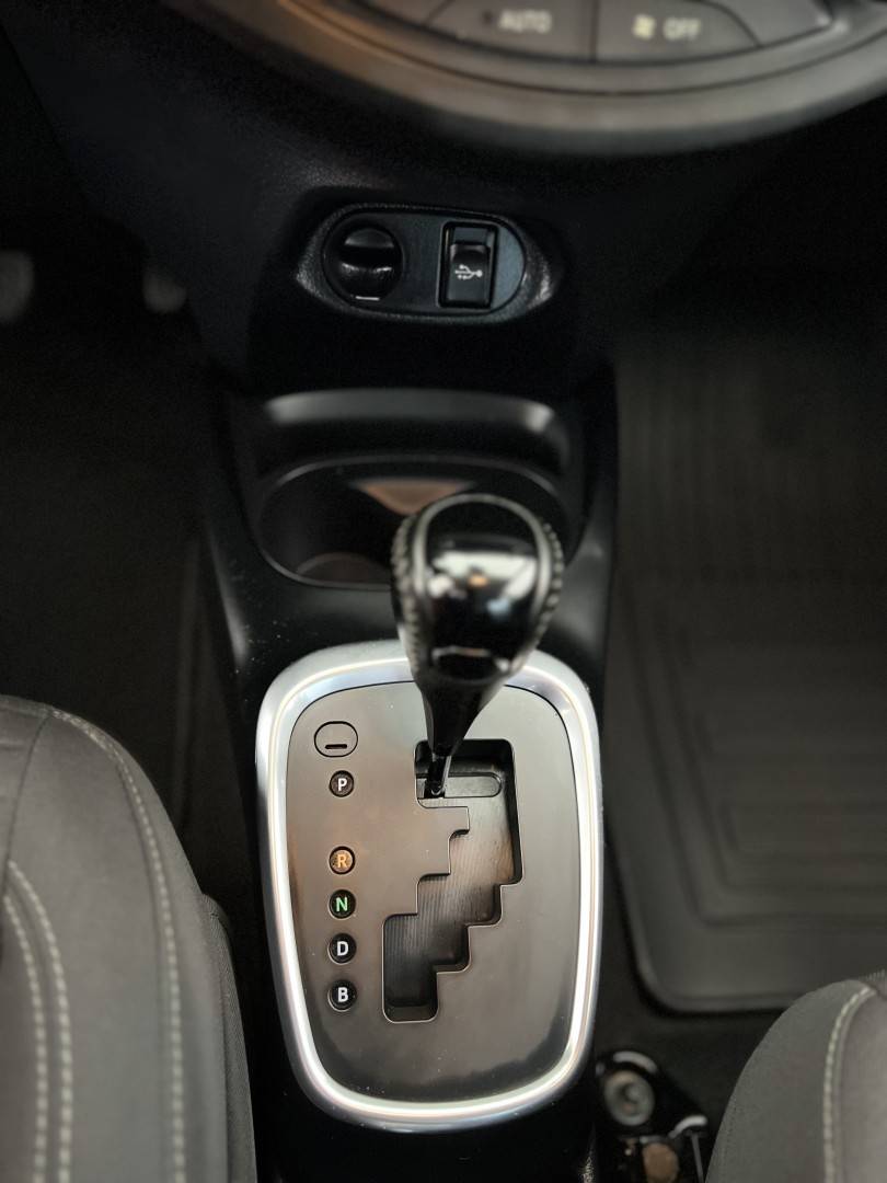 toyota-yaris-2018-hibrido-1497cc