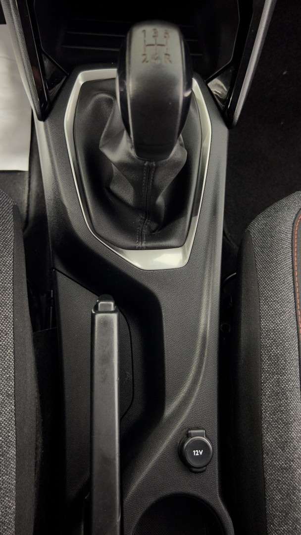 peugeot-208-2022-gasolina-1199cc