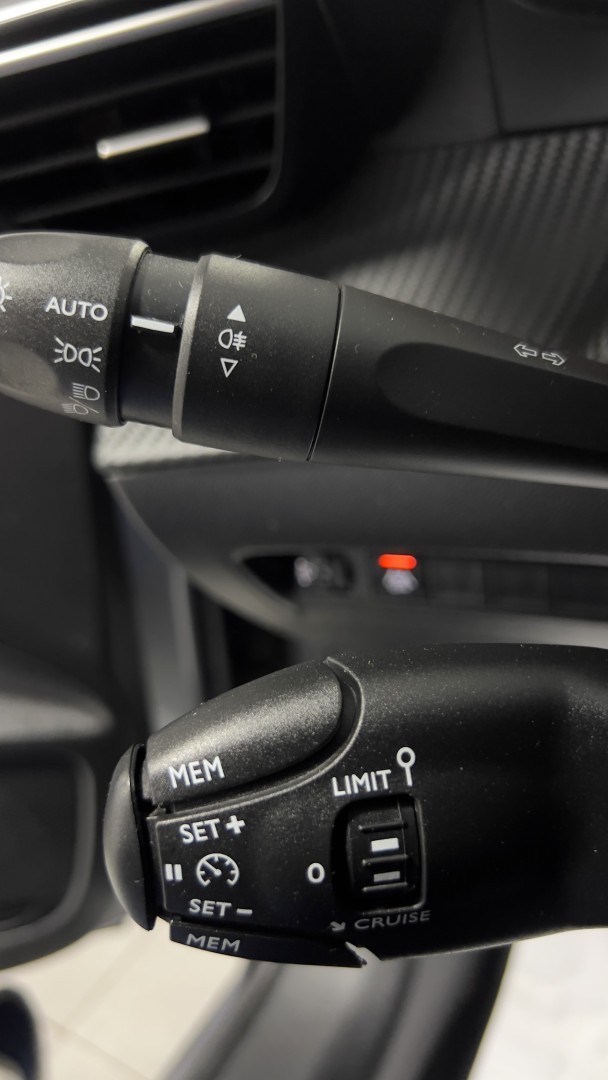 peugeot-208-2022-gasolina-1199cc