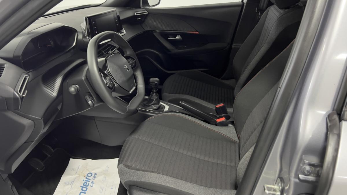 peugeot-2008-2023-gasolina-1199cc