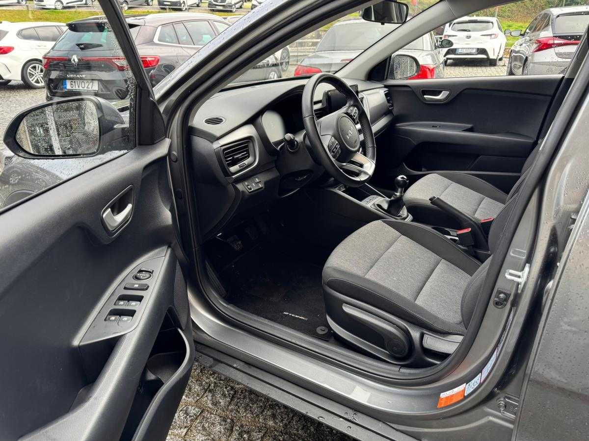 kia-stonic-2025-gasolina-1197cc