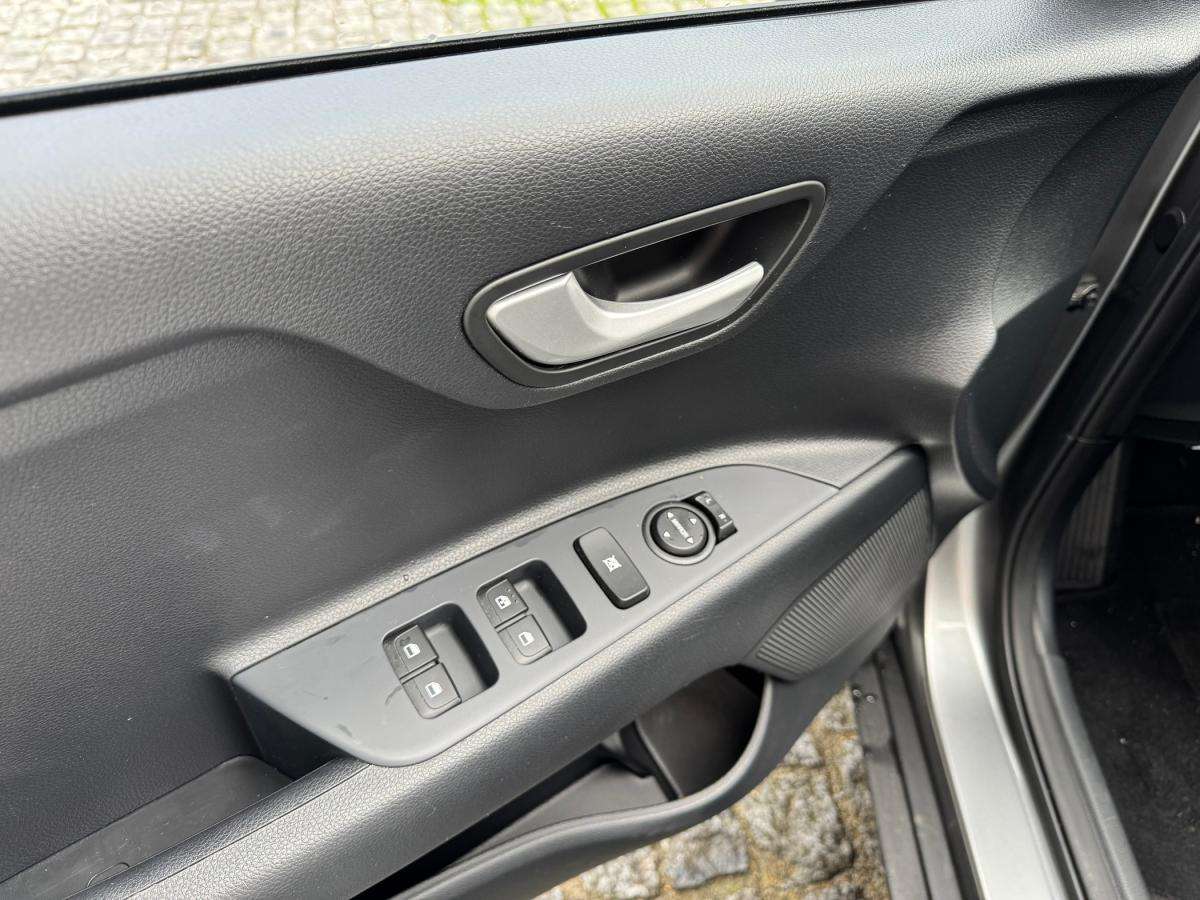 kia-stonic-2025-gasolina-1197cc