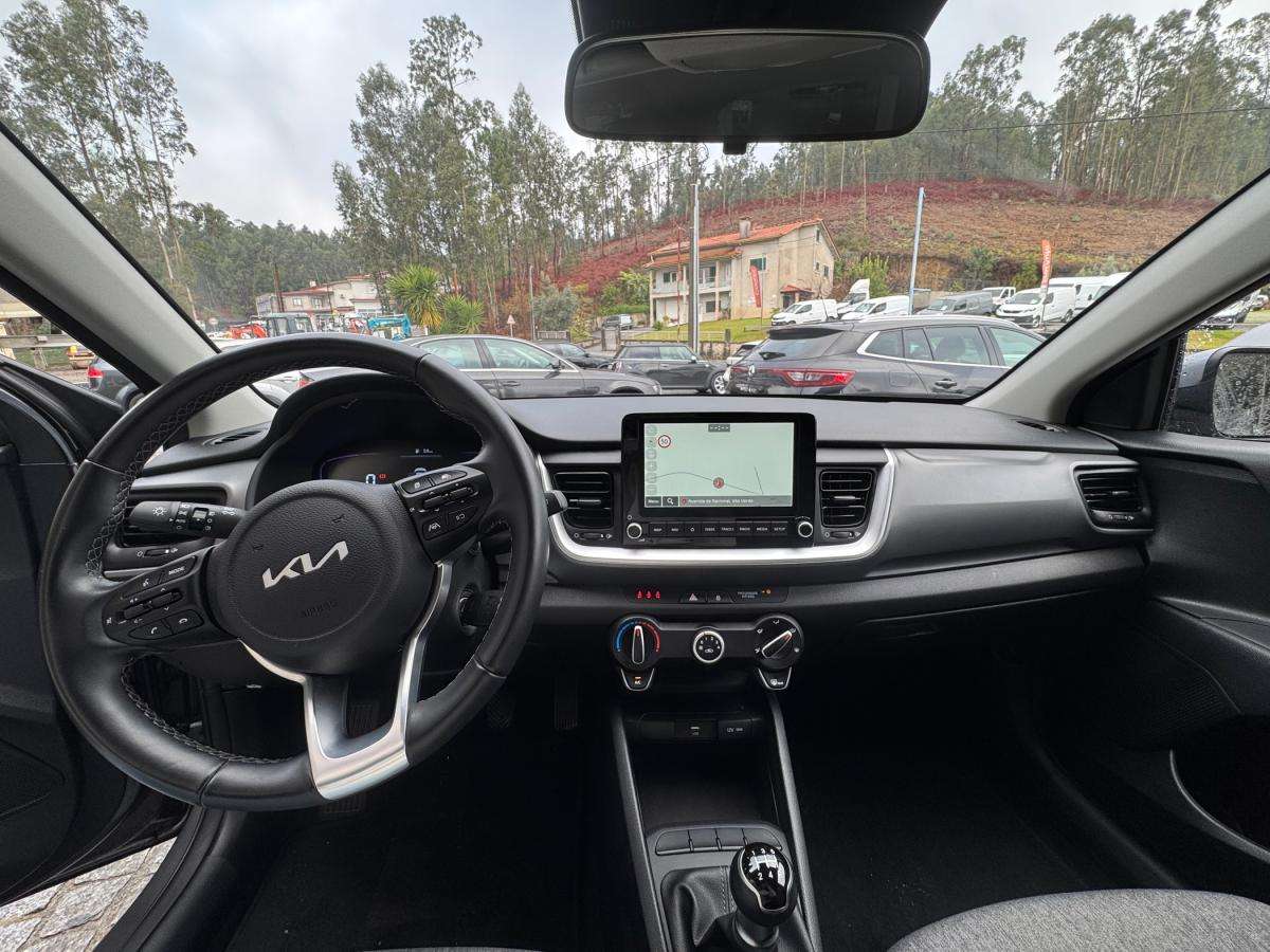 kia-stonic-2025-gasolina-1197cc