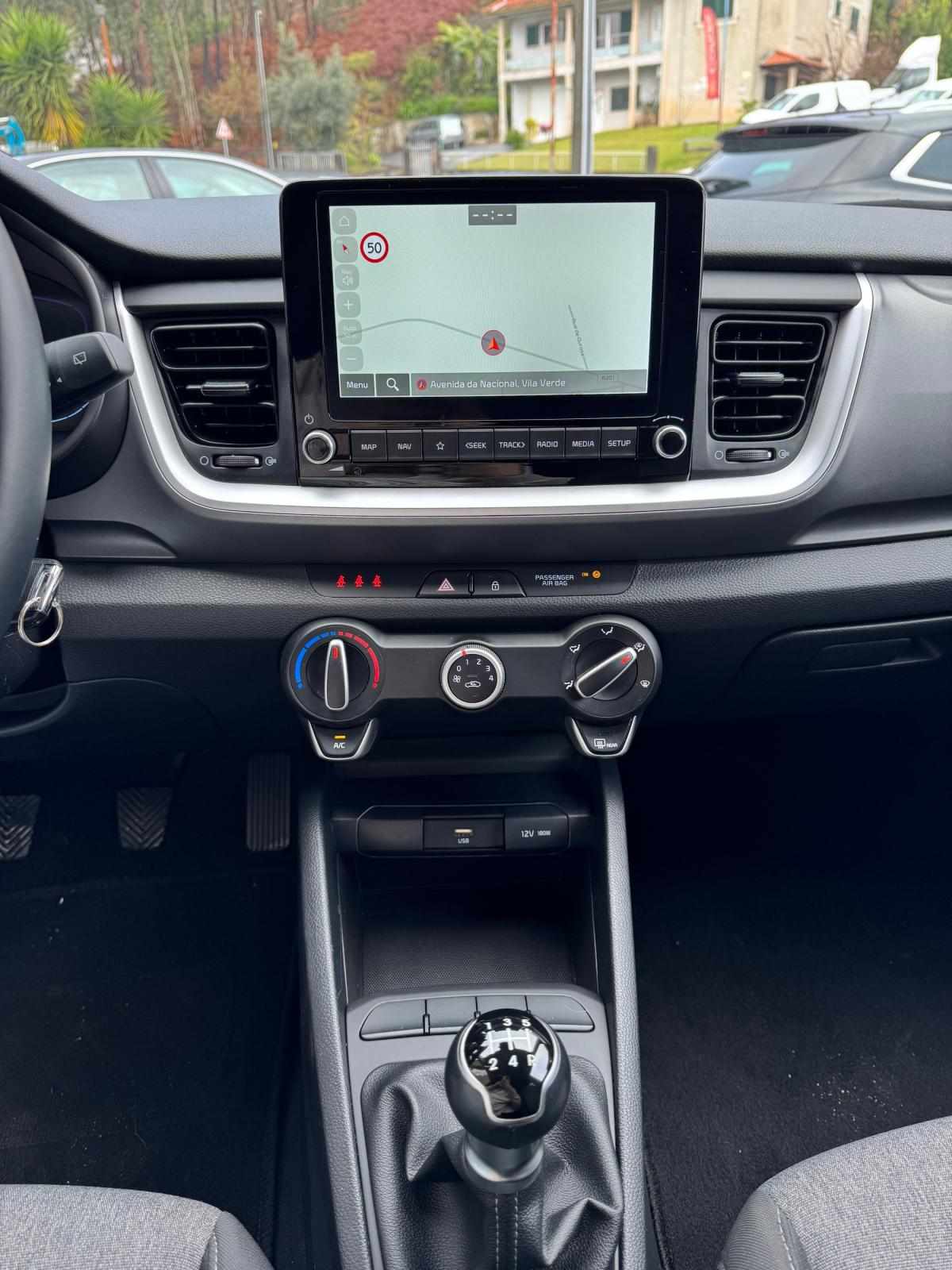 kia-stonic-2025-gasolina-1197cc