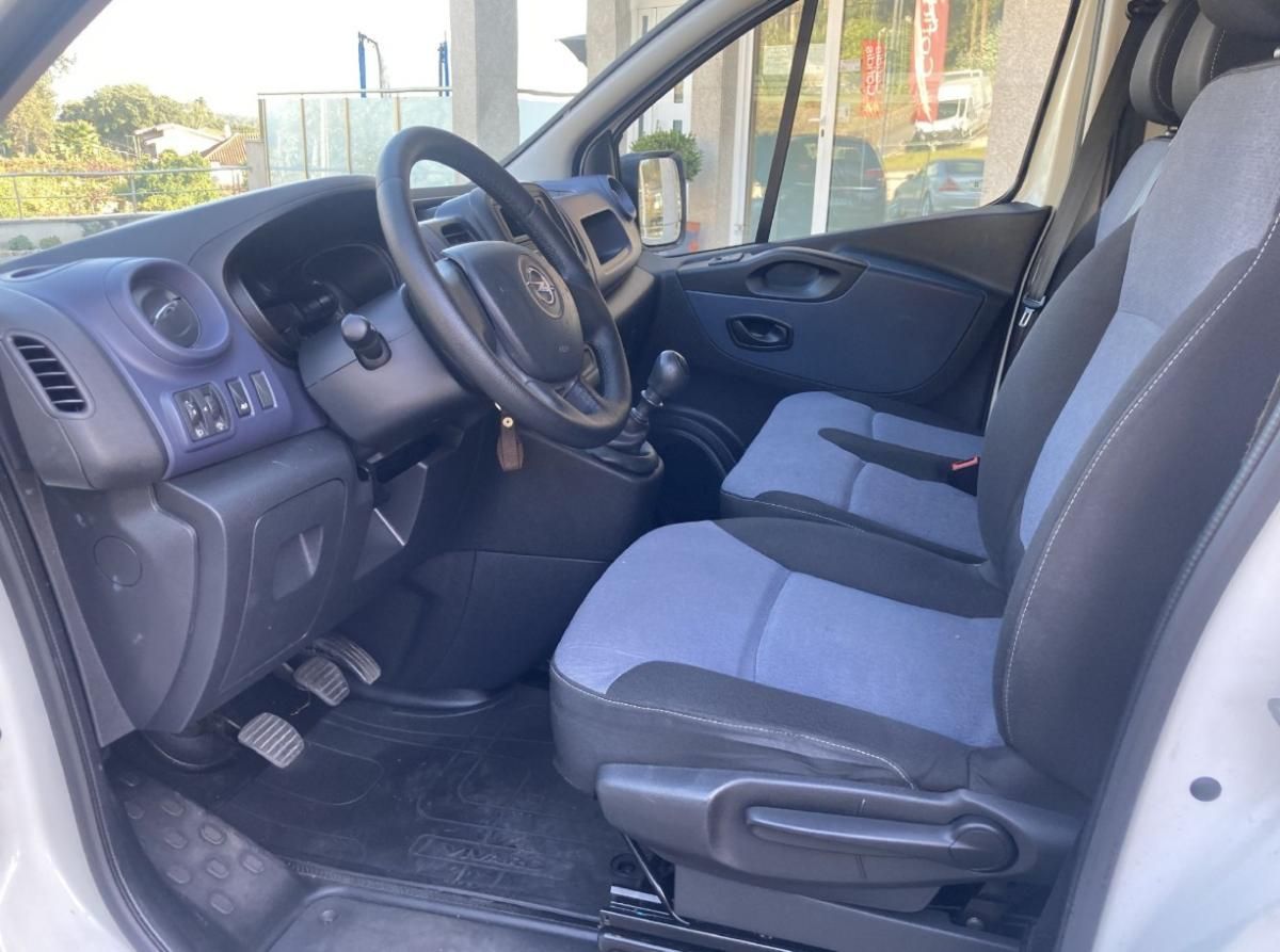 opel-vivaro-2015-diesel-1598cc
