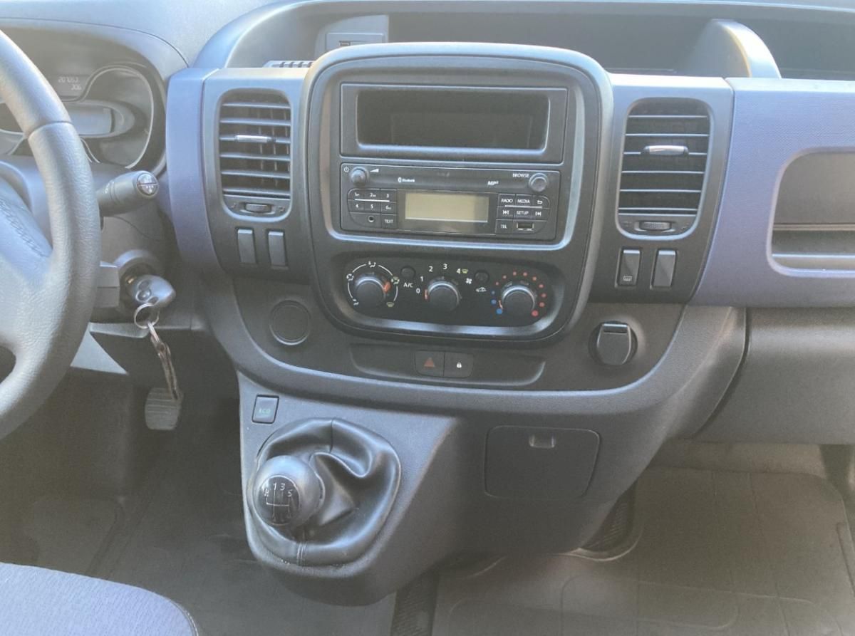 opel-vivaro-2015-diesel-1598cc