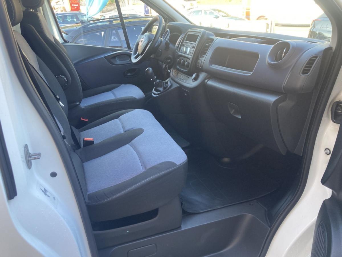 opel-vivaro-2015-diesel-1598cc