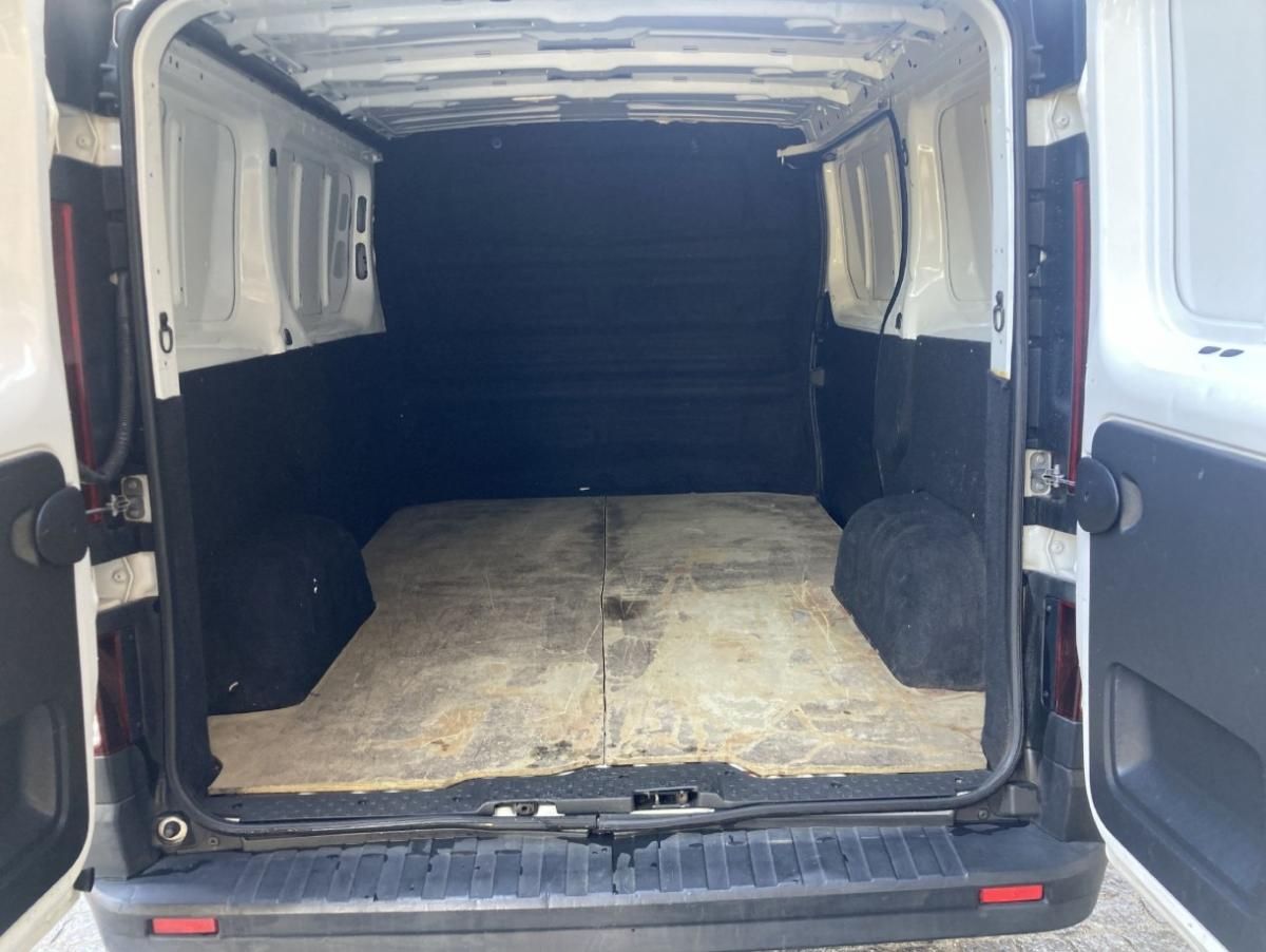 opel-vivaro-2015-diesel-1598cc