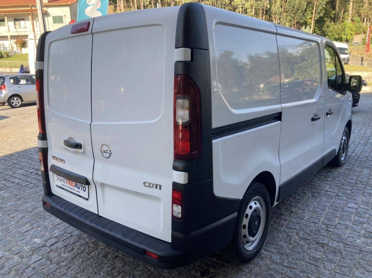 opel-vivaro-2015-diesel-1598cc