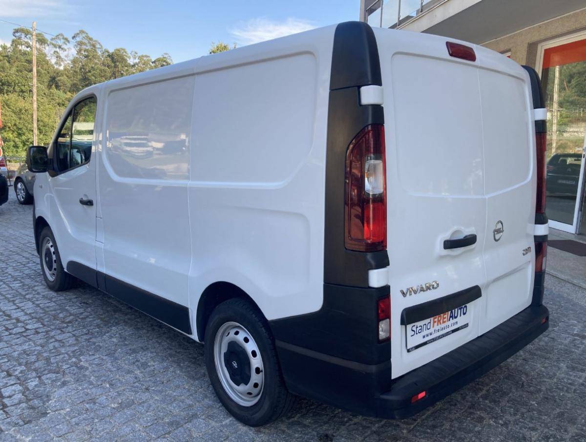 opel-vivaro-2015-diesel-1598cc