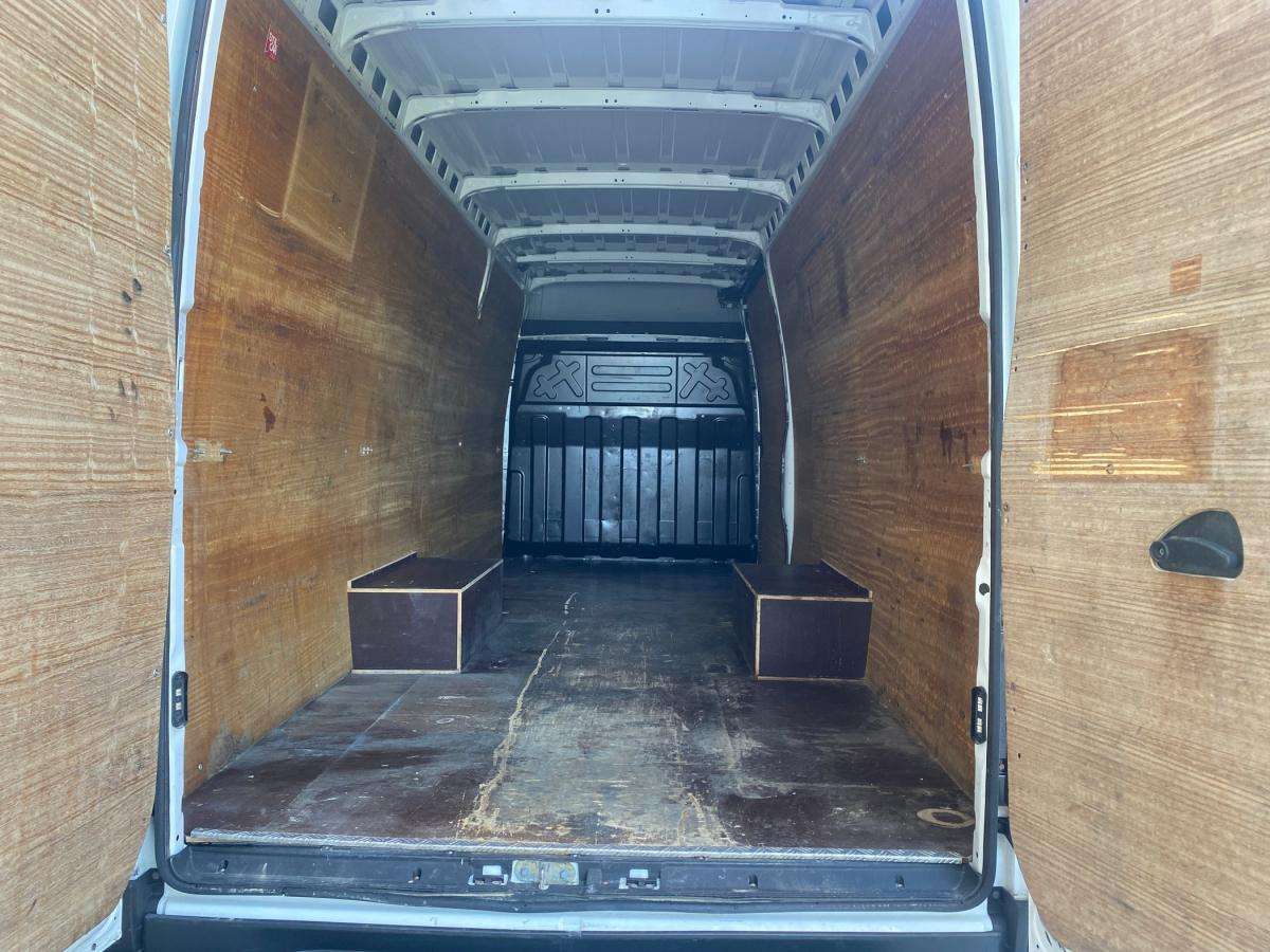 iveco-daily-2021-diesel-2998cc