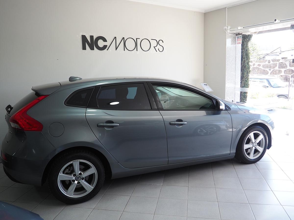 volvo-v40-2014-diesel-1560cc