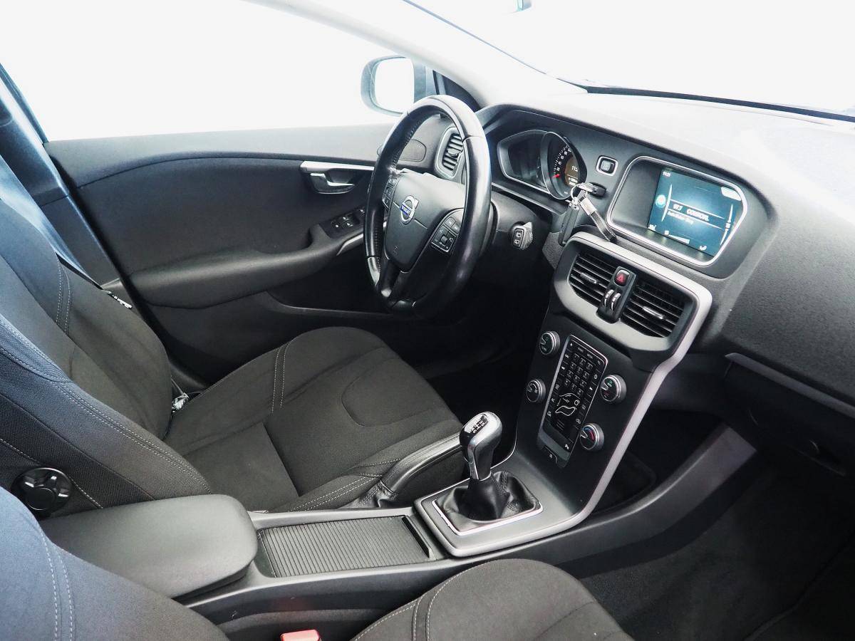 volvo-v40-2014-diesel-1560cc