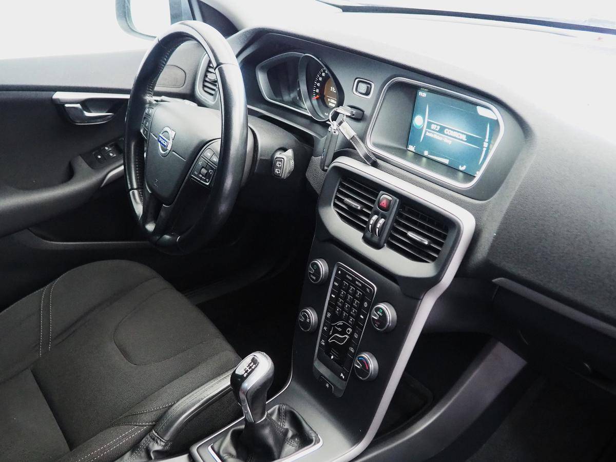 volvo-v40-2014-diesel-1560cc