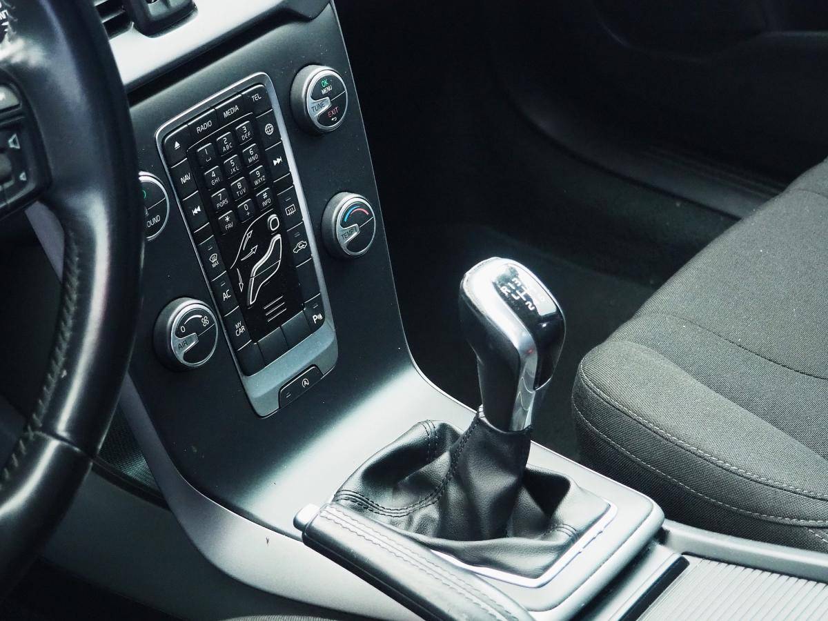 volvo-v40-2014-diesel-1560cc