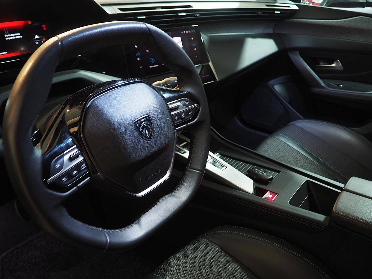 peugeot-308-sw-2023-diesel-1499cc