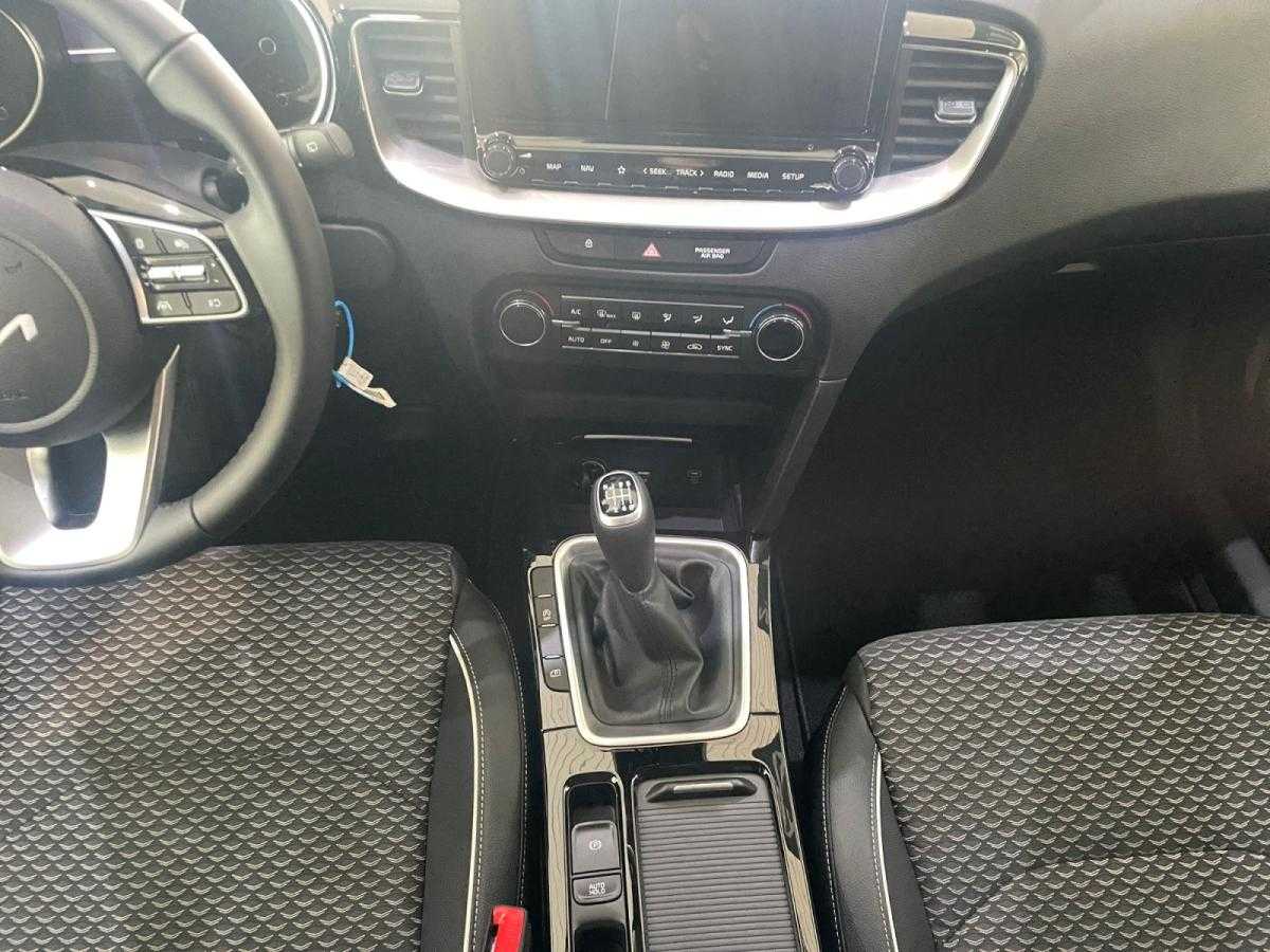 kia-xceed-2025-gasolina-998cc