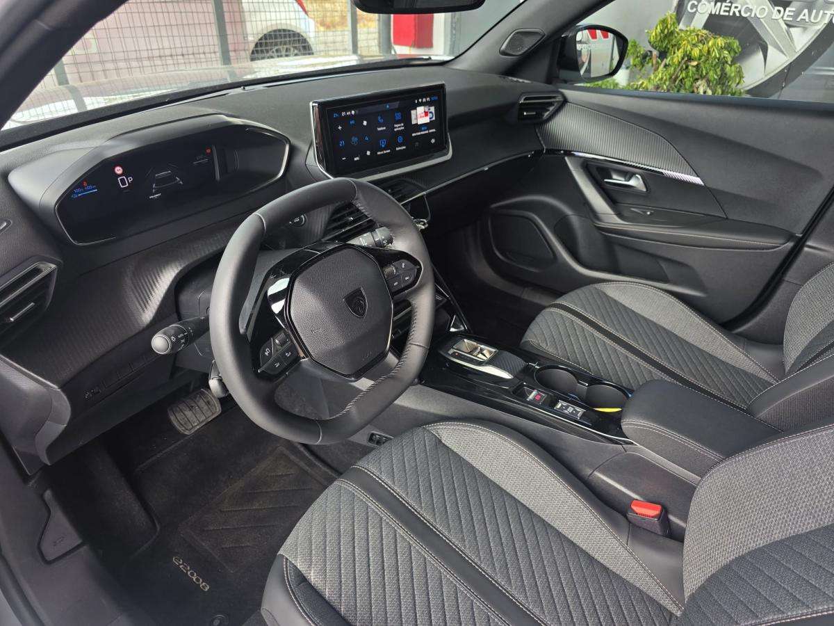 peugeot-2008-2025-eletrico-0cc