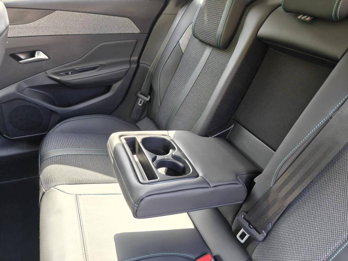 peugeot-308-sw-2023-gasolina-1199cc